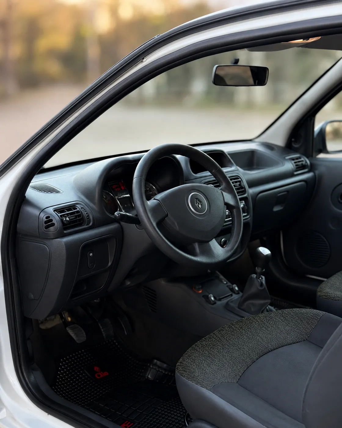 Renault Clio 1.2 Confort Plus foto 4