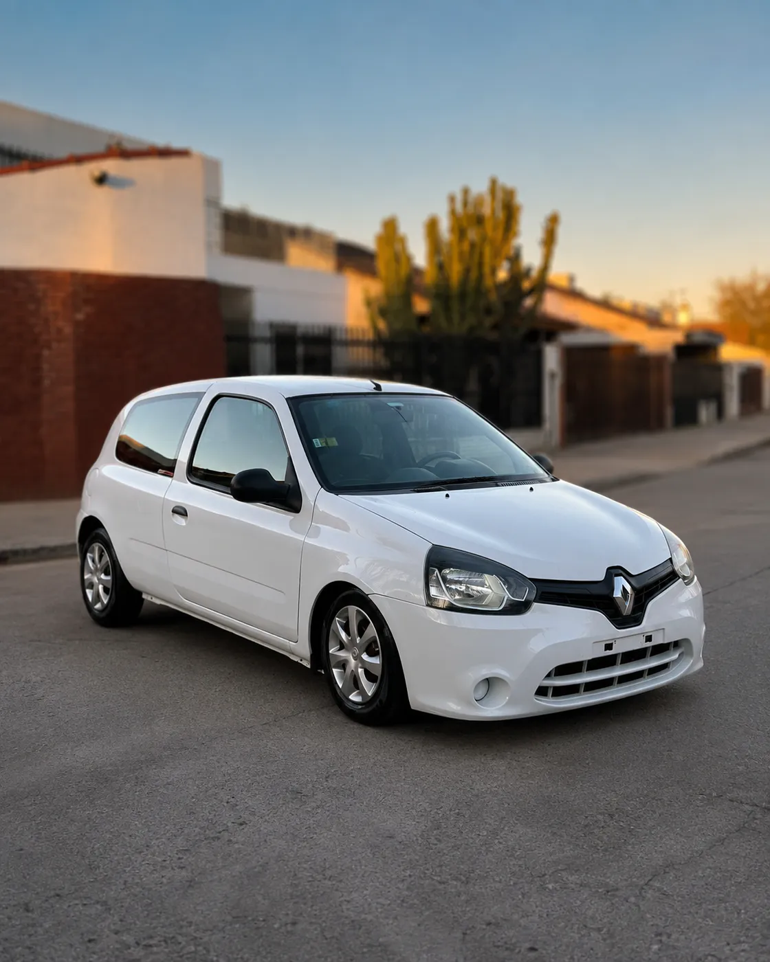 Renault Clio 1.2 Confort Plus 2014 usado en Lomas del Mirador - LMP Autos